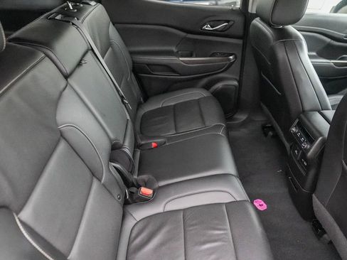 Used 2023 GMC Acadia SLT image 19