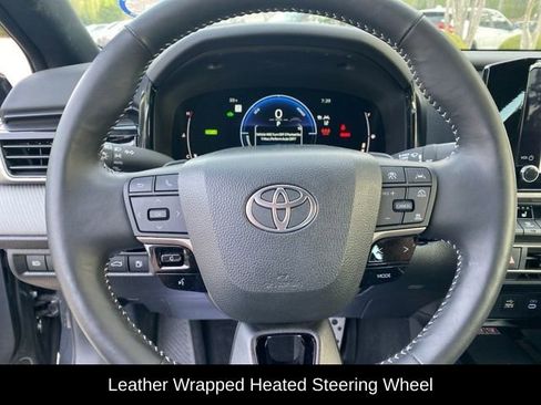 Used 2025 Toyota Camry SE w/ Convenience Package FWD image 9