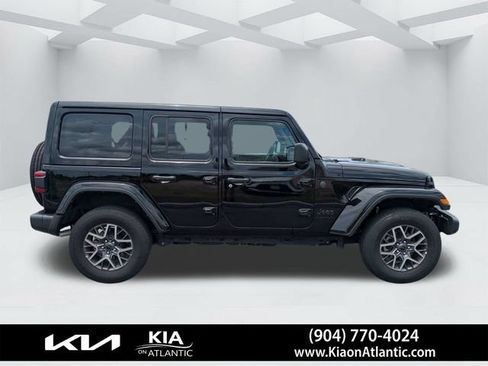 Used 2025 Jeep Wrangler Unlimited Sahara AWD/4WD image 2