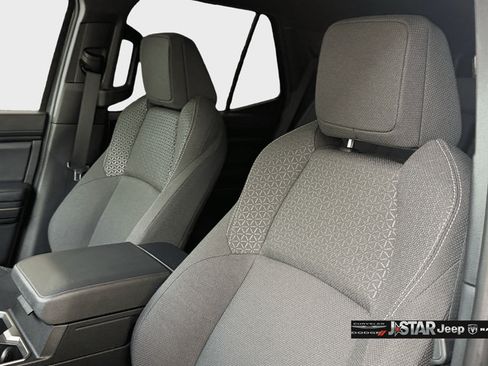 Used 2025 Toyota 4Runner SR5 AWD/4WD image 11