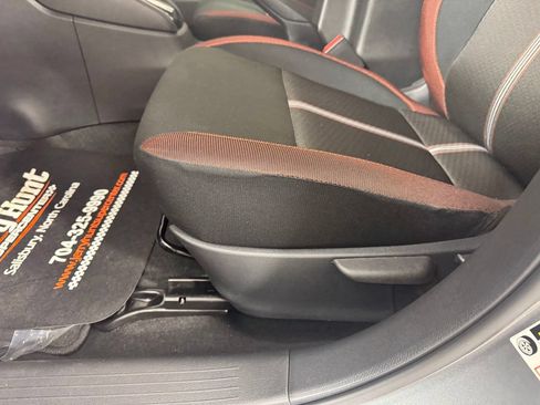 Used 2025 Nissan Versa SR FWD image 11