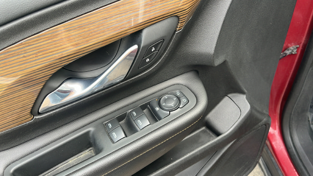 Used 2019 GMC Terrain SLE w/ Driver Convenience Package FWD image 10