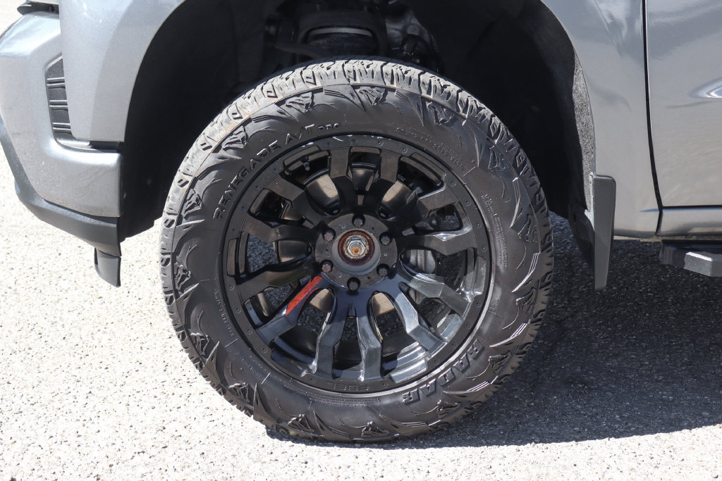 Used 2019 Chevrolet Silverado 1500 Custom w/ Custom Convenience Package AWD/4WD image 41