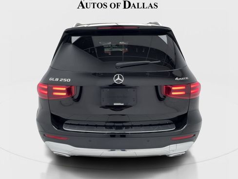 Used 2025 Mercedes-Benz GLB 250 4MATIC image 9