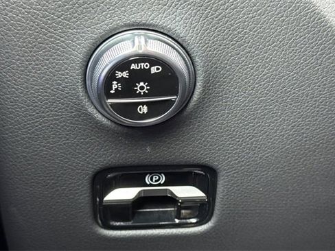 Used 2025 Mercedes-Benz GLC 300 4MATIC image 42