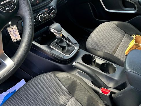 Used 2025 Kia Soul LX w/ LX Technology Package FWD image 20
