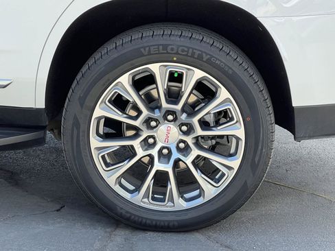 Used 2025 GMC Yukon Denali AWD/4WD image 14