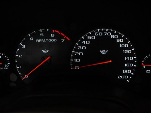 Used 2000 Chevrolet Corvette Convertible w/ Memory Pkg RWD image 33