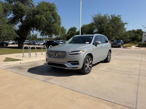 Certified 2025 Volvo XC90 T8 Plus w/ Protection Package Premier AWD/4WD image 2