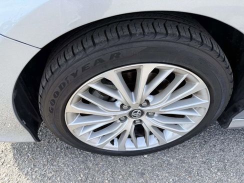 Used 2020 Toyota Camry XLE image 11