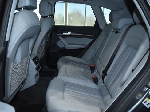 Used 2023 Audi Q5 2.0T Premium w/ Convenience Package image 29