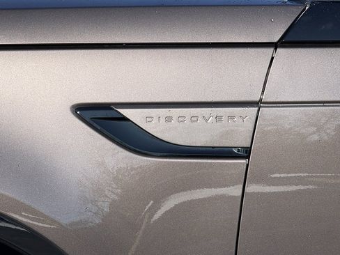 Certified 2025 Land Rover Discovery Dynamic SE image 37