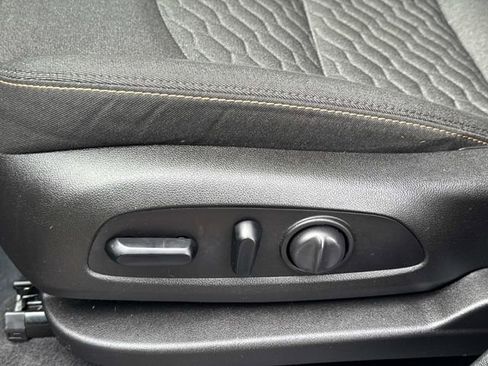 Used 2019 Chevrolet Equinox LT image 20