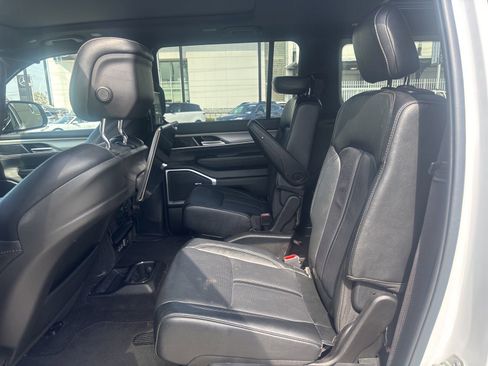 Used 2023 Jeep Wagoneer Series II RWD image 14
