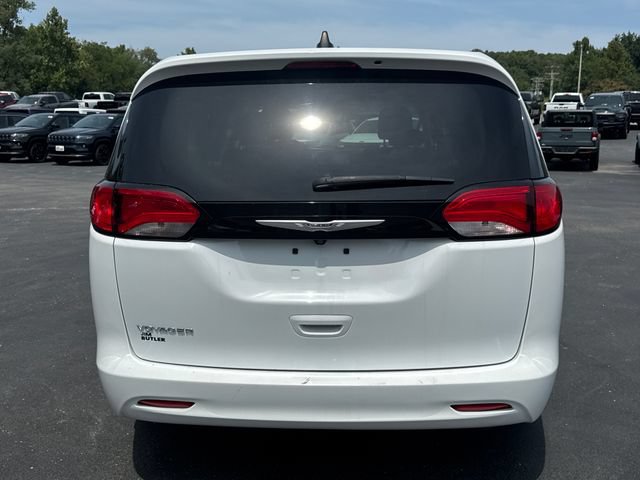 Used 2023 Chrysler Voyager LX FWD image 6