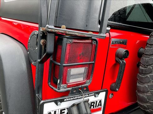 Used 2018 Jeep Wrangler Unlimited Rubicon image 25