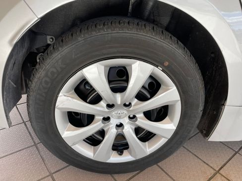 Used 2025 Toyota Corolla LE image 28