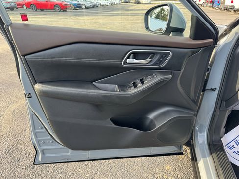 Used 2023 Nissan Rogue Platinum w/ Platinum Premium Package image 12