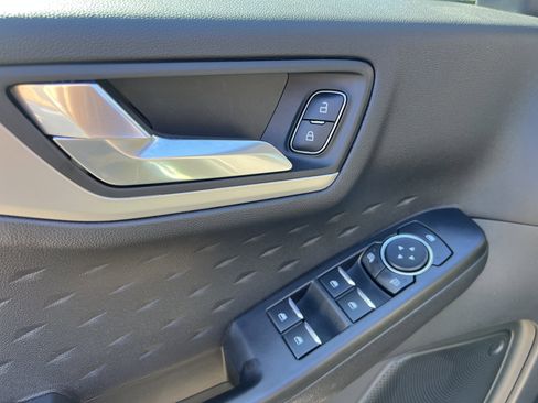 Used 2020 Ford Escape SE image 14