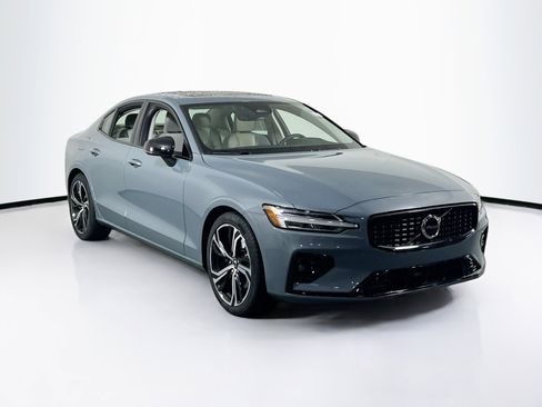 Used 2023 Volvo S60 B5 Core w/ Protection Package Premier image 3