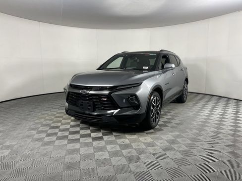 Used 2025 Chevrolet Blazer RS image 3