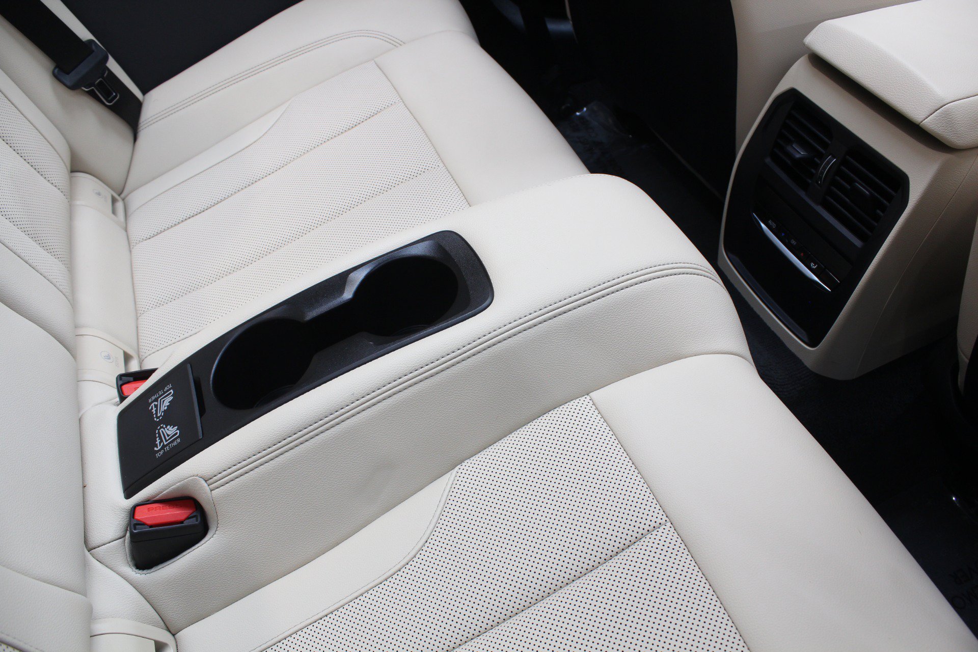 Used 2024 BMW 430i Convertible w/ Premium Package RWD image 38