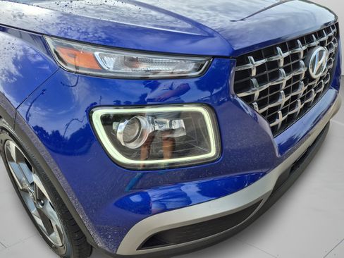 Certified 2025 Hyundai Venue Limited FWD image 31