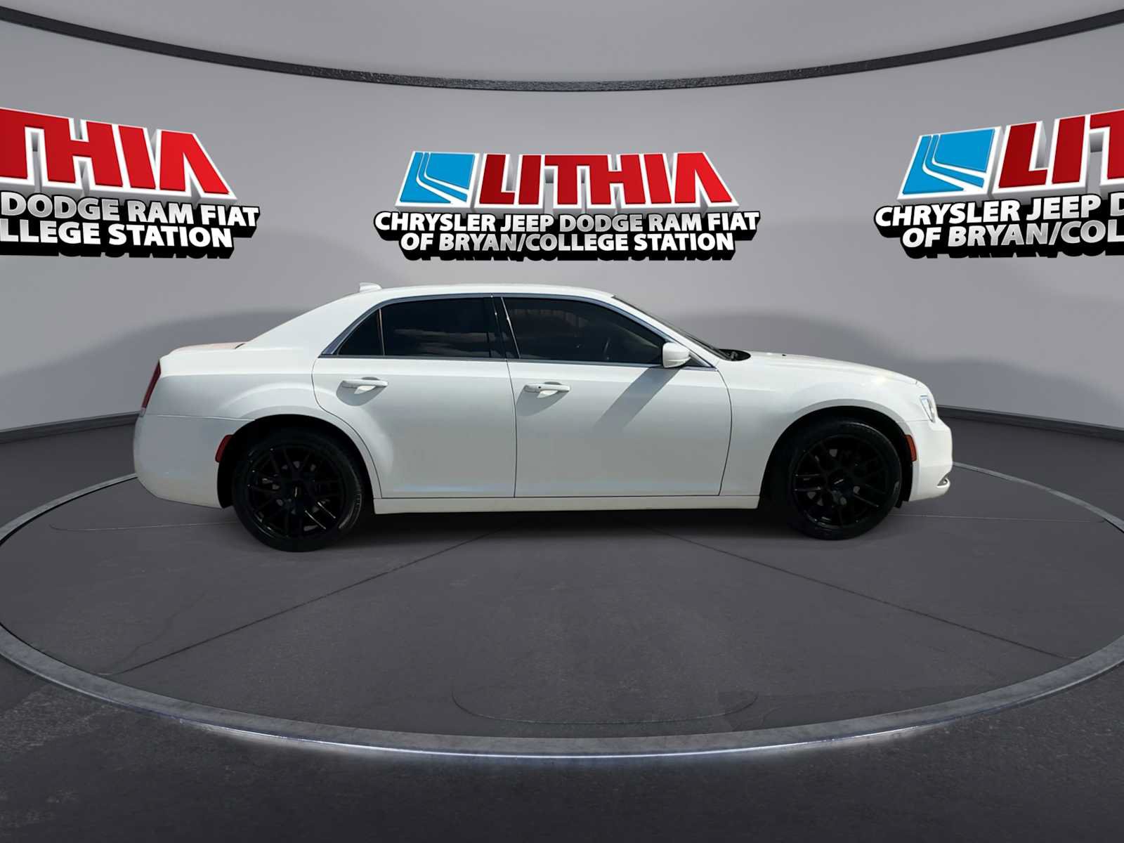 Used 2019 Chrysler 300 Touring L w/ Quick Order Package 22F AWD/4WD image 9