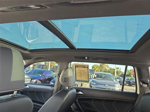 Used 2023 Volkswagen Tiguan SEL R-Line image 29