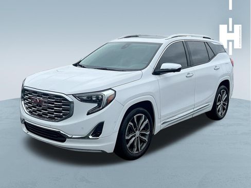 Used 2020 GMC Terrain Denali w/ Denali Premium Package FWD image 3