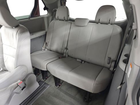 Used 2017 Toyota Sienna XLE w/ XLE Navigation Package FWD image 29
