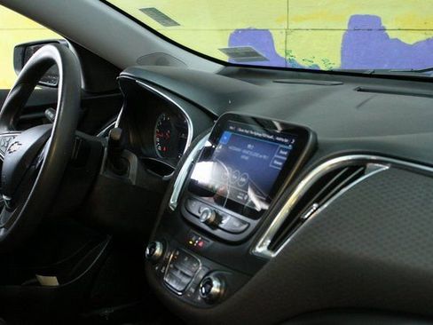 Used 2021 Chevrolet Malibu LT FWD image 12