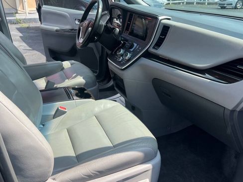 Used 2015 Toyota Sienna XLE FWD image 9