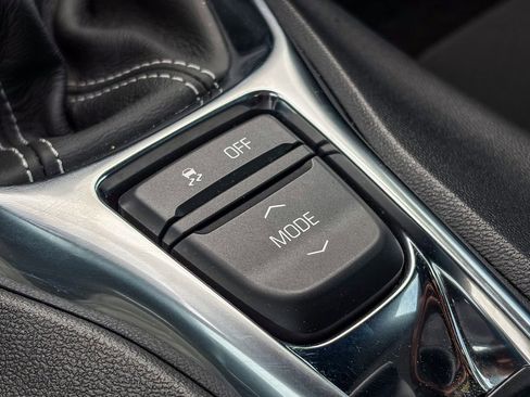 Certified 2021 Chevrolet Camaro LS RWD image 30