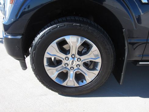Used 2023 Ford F150 Platinum image 4