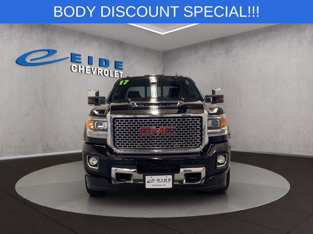 Used 2017 GMC Sierra 2500 Denali w/ Duramax Plus Package AWD/4WD image 9