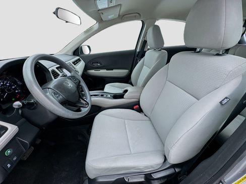 Used 2019 Honda HR-V LX image 13