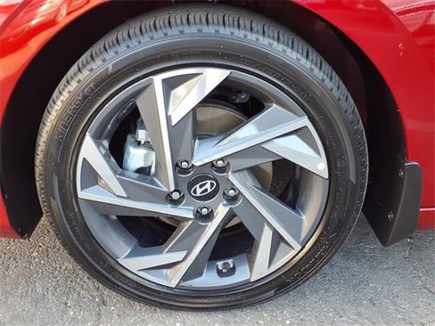 Certified 2025 Hyundai Elantra Limited image 6