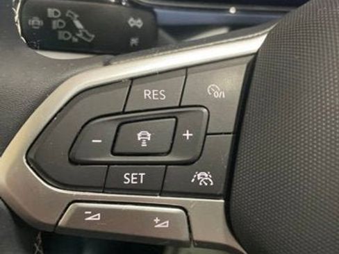 Certified 2023 Volkswagen Taos SE w/ Panoramic Sunroof Package AWD/4WD image 19