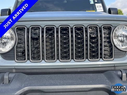 Used 2025 Jeep Wrangler Sport AWD/4WD image 9