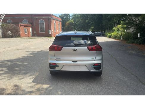 Used 2019 Kia Niro EX w/ Cold Weather Package 2.0 FWD image 4