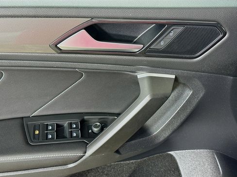 Certified 2023 Volkswagen Tiguan SE image 11