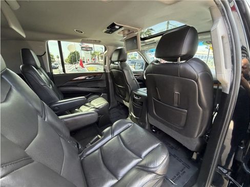 Used 2019 Cadillac Escalade ESV Premium Luxury RWD image 29