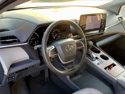 Used 2021 Toyota Sienna LE FWD image 17