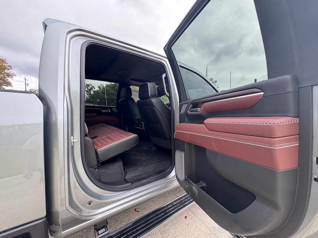 Used 2026 GMC Sierra 3500 Denali Ultimate w/ LPO, Black Badging Package AWD/4WD image 19