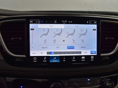 New 2026 Chrysler Pacifica Pinnacle w/ Trailer Tow Group AWD/4WD image 23
