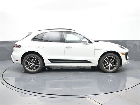 Used 2024 Porsche Macan image 23