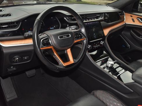 Used 2022 Jeep Grand Cherokee Summit AWD/4WD image 34