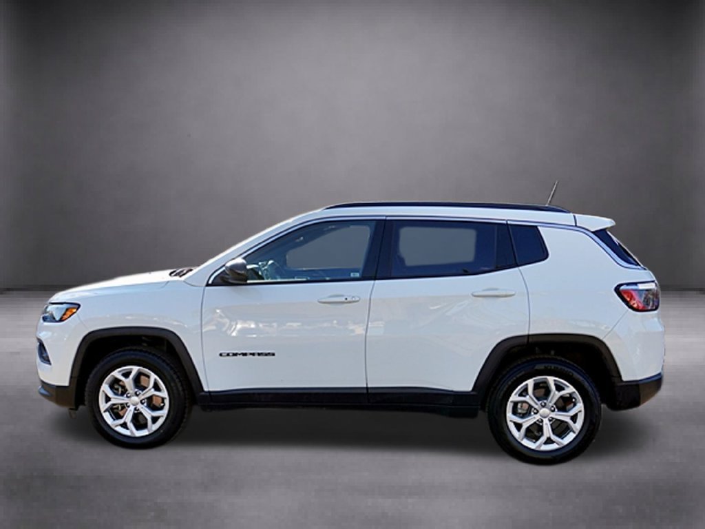 Used 2024 Jeep Compass Latitude AWD/4WD image 9