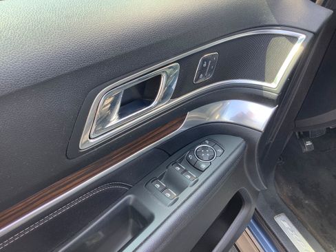 Used 2018 Ford Explorer Limited AWD/4WD image 7